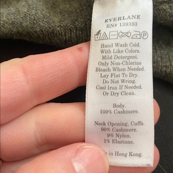 Everlane Cashmere Sweater - Picture 3 of 3
